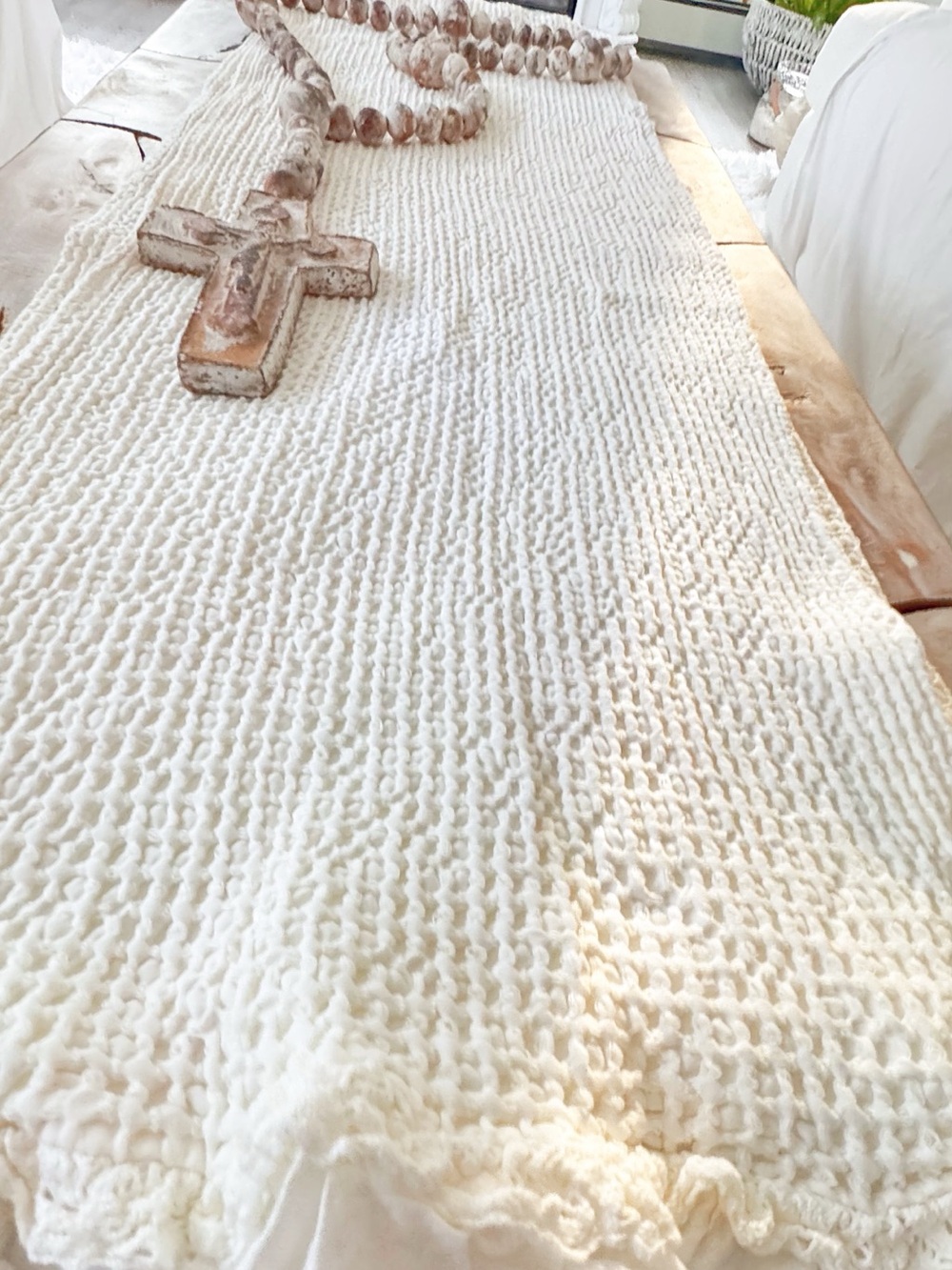 NWOT🤎BEAUTIFUL FINE LINEN WAFFLE TEXTURED TABLE RUNNER 🤎🤍